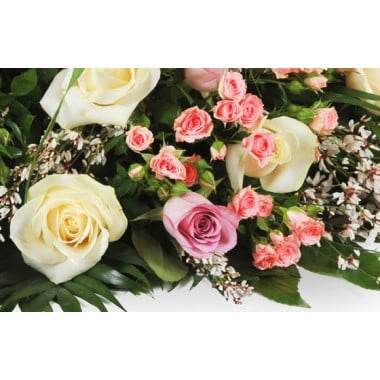 vue sur un ensemble floral rose, rosette et gypsophile