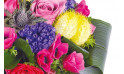 zoom sur un ensemble floral du Bouquet rond de saison Sarah