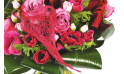 zoom sur le centre du Bouquet rond de fleurs roses Framboisine