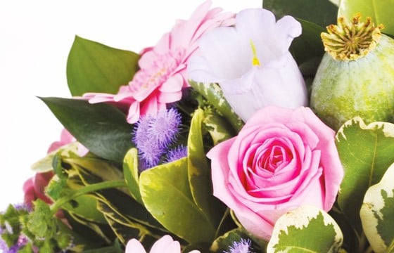 Zoom sur les fleurettes de saisons du bouquet Reflet