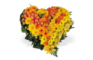 L'Agitateur Floral | image du coeur de deuil fait de fleurs jaunes et oranges