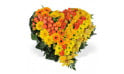 L'Agitateur Floral | image du coeur de deuil fait de fleurs jaunes et oranges