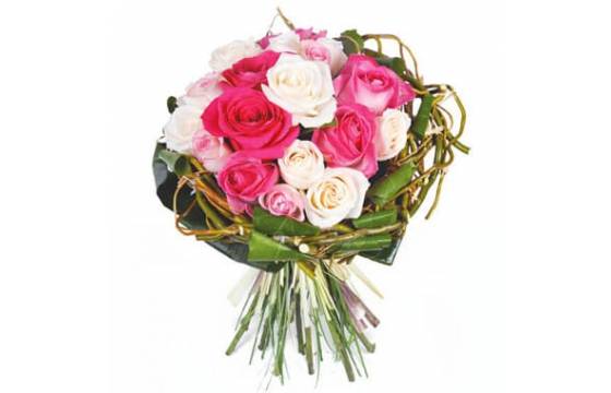 L'Agitateur Floral | image du bouquet rond de roses roses & blanches