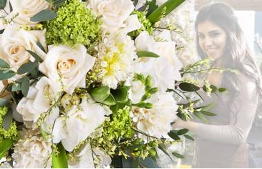L'Agitateur Floral | image du Bouquet Surprise du fleuriste dans les couleurs blanches