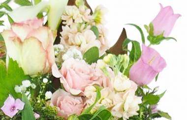 image de la Gerbe de fleurs à la main tons pastels "Aurore" | L'Agitateur Floral