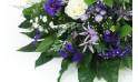 image Fleurs piquées blanches et violettes-bleues "Neptune" | L'Agitateur Floral