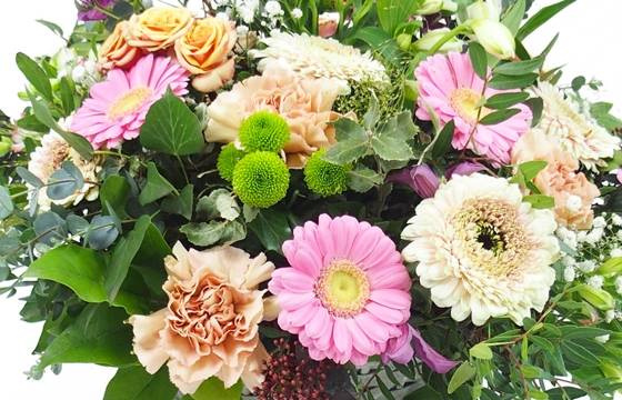 Image du Panier de fleurs champêtre roses et saumons "Artémis" | L'Agitateur Floral