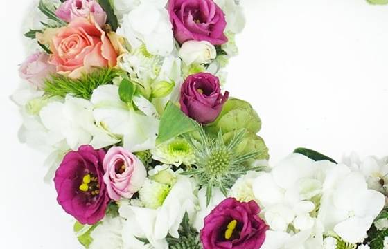 Image de la Petite couronne de fleurs piquées "Diane" | L'Agitateur Floral