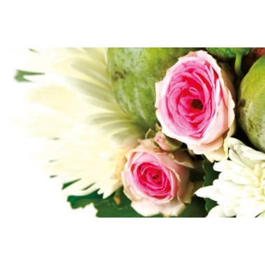 Composition florale Love : zoom sur deux roses roses
