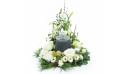 image de la Couronne de fleurs blanches pour une urne funéraire "Délos" | L'Agitateur Floral