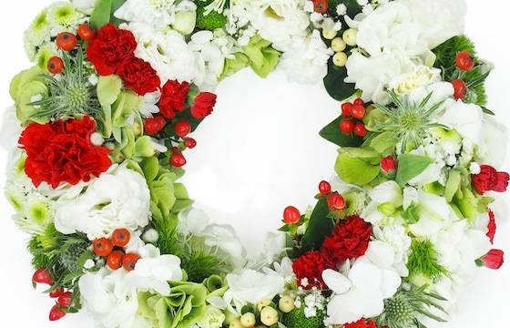 Image zoom de la petite couronne de fleurs rouges & blanches "Amon" | L'Agitateur Floral