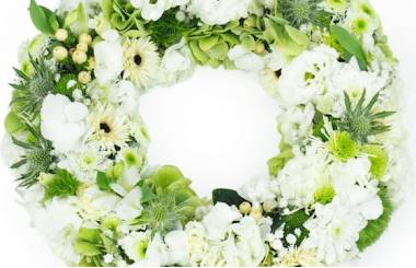 Image zoom de la Petite couronne de fleurs blanches "Épona" | L'Agitateur Floral