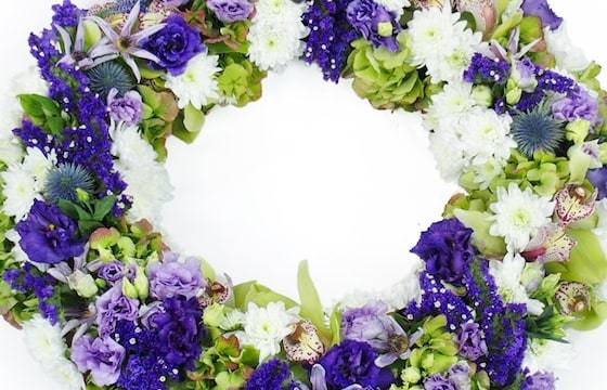 Zoom image Couronne de fleurs piquées "Kyrios" | L'Agitateur Floral