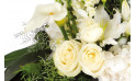 image des roses blanches de la composition florale