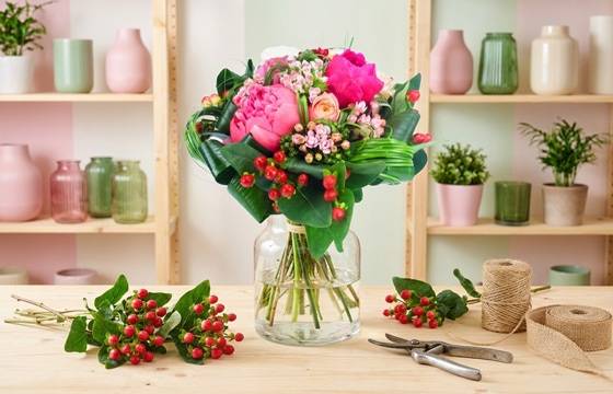 L'Agitateur Floral | mise en situation du bouquet de fleurs tons roses