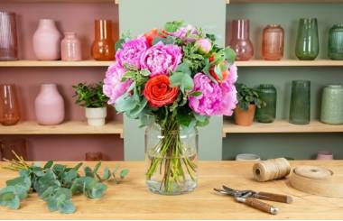 mise en situation du bouquet de rose & pivoine "Orange Pivoines" | L'Agitateur Floral