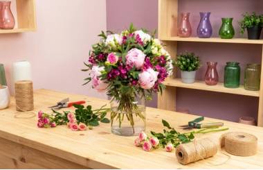 Mise en situation du bouquet de pivoines & roses "Douce Pivoine"| L'Agitateur Floral