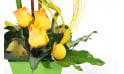 vue sur le bas de la composition, sur des roses jaunes