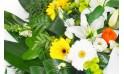 vue sur les gerberas jaune, lys et rose