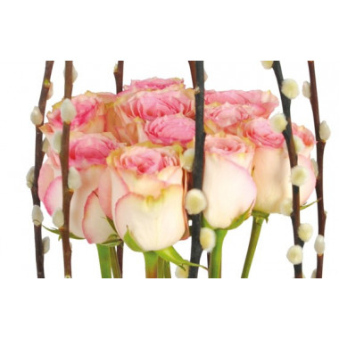 vue sur le fagot de roses roses de la composition Cage d'Amour