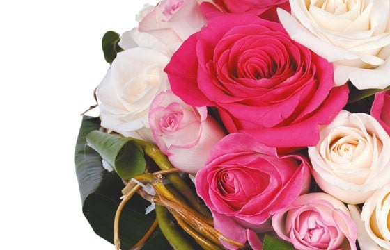 Bouquet rond de roses blanches et roses | livraison 7/7 en 4 heures -  L'agitateur floral