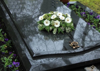 Quel mot pour accompagner des fleurs pour un décès ?
